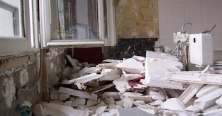 Демонтаж хрущевки в Сургуте - удаление старых полов и стен по выгодной цене от 1737 рублей.